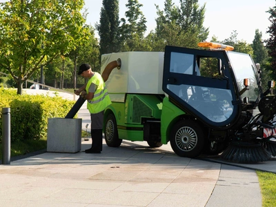 Подметально-уборочная машина SmartSweeper RG-8240